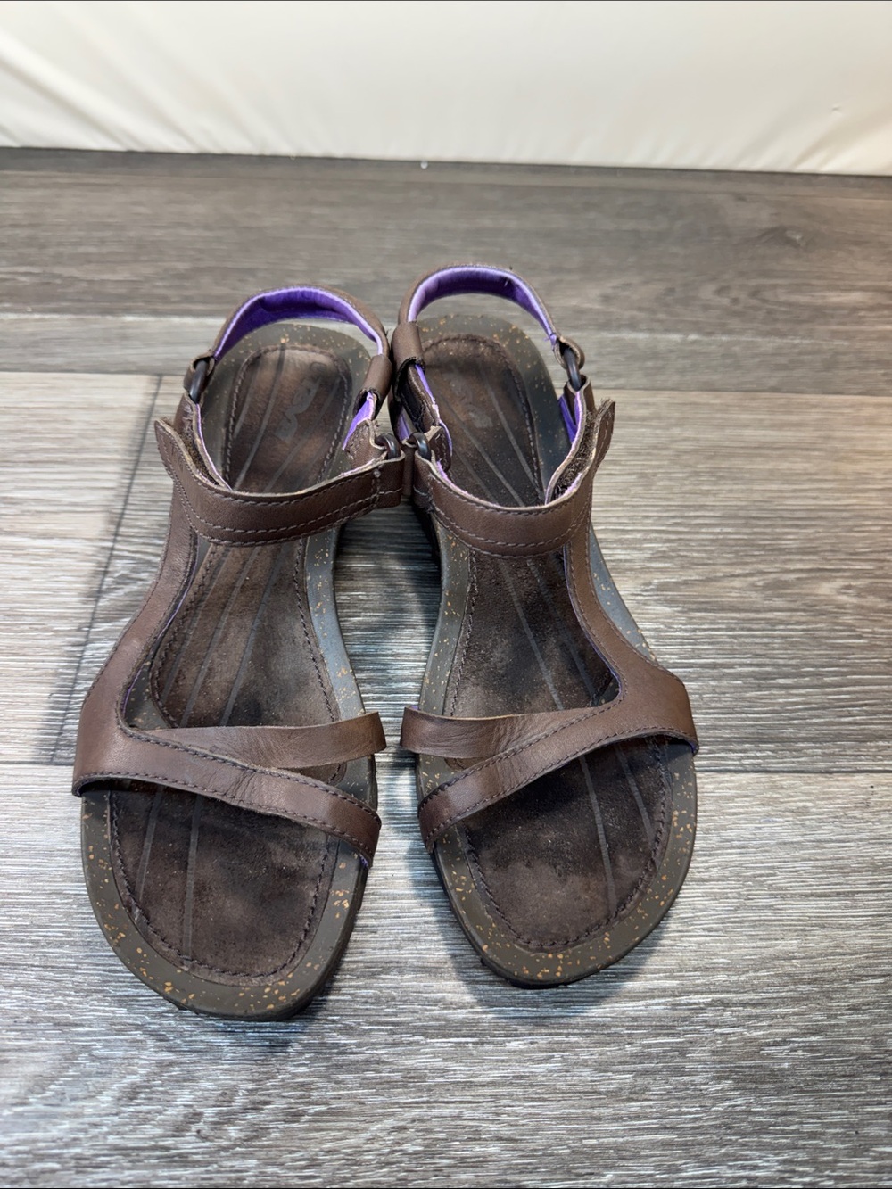 Teva Brown leather Sandals woman’s SZ 9 (h37)
